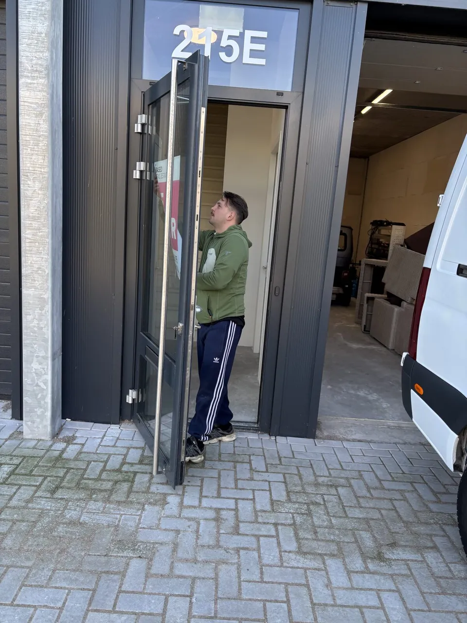 Binnen in de Voltron werkplaats — proefritten en aflevering Motion Mirage