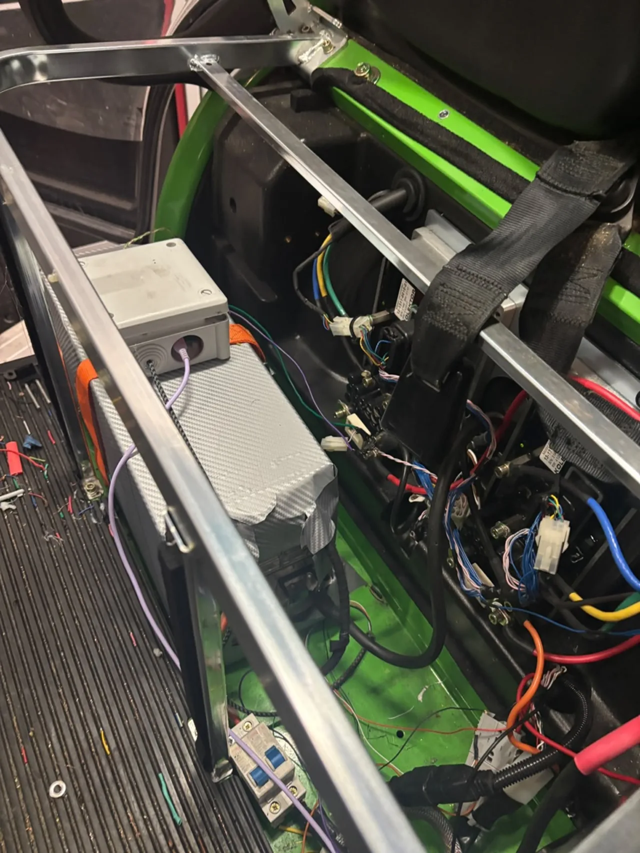 Voltron accupakket en ECU ingebouwd in een Birò